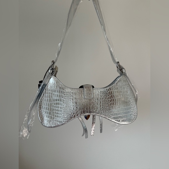 Silver Stud Western Buckle Shoulder Bag - Picture 4 of 4